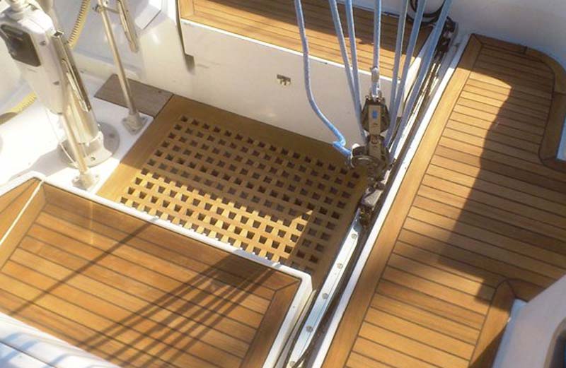 Pont en teck publié dans le magazine Voiles et Voiliers